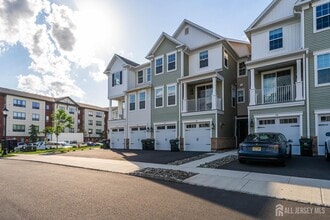 Building Photo - 707 Station Rd