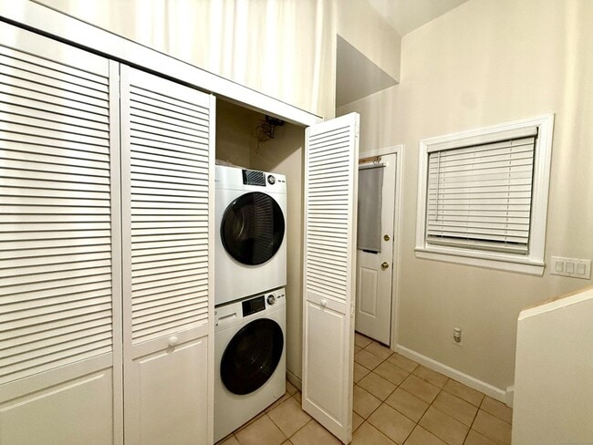 Building Photo - 133 Main St