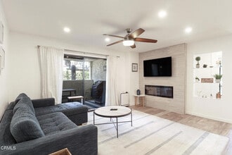 Building Photo - 2375 Martinique Ln