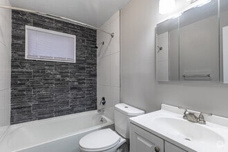 Renwood Apartments photo'