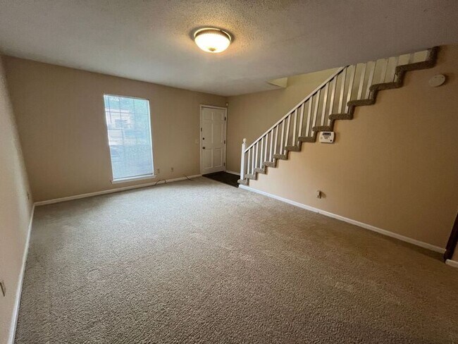 Foto del edificio - 2406 Lyndon Ave