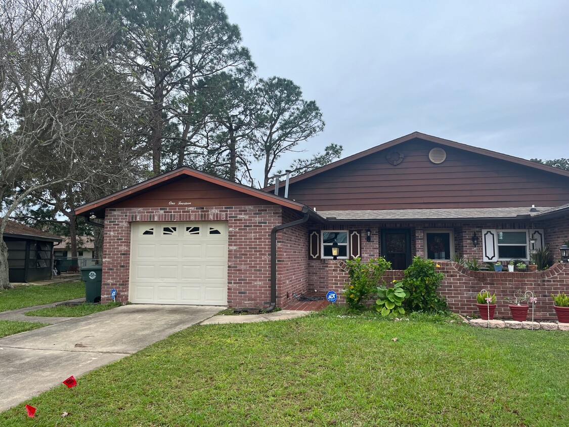 Primary Photo - 114 Woodbridge Cir S