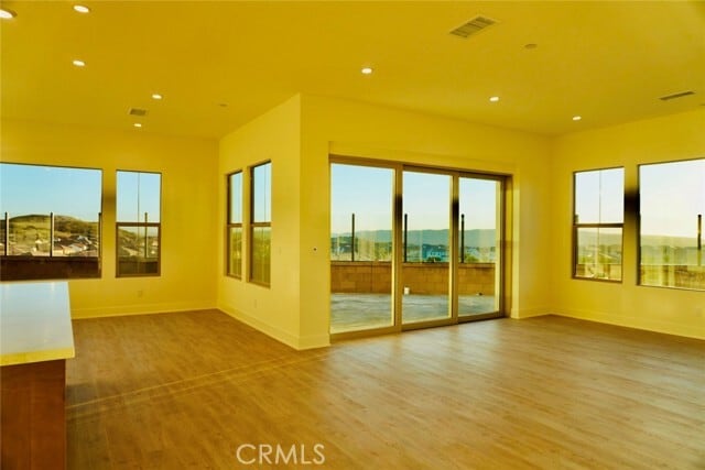 Building Photo - 112 AWNING