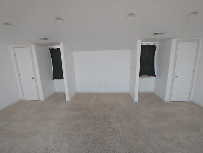 Building Photo - 936 Meadowbrook Dr