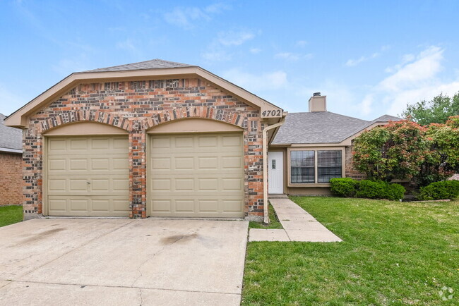 4702 Waxwing Dr