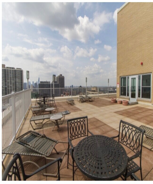 Rooftop dack - 4980 N Marine Dr
