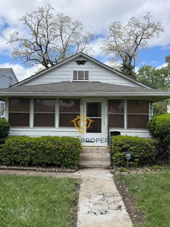 Building Photo - 3906 Hoyt Ave