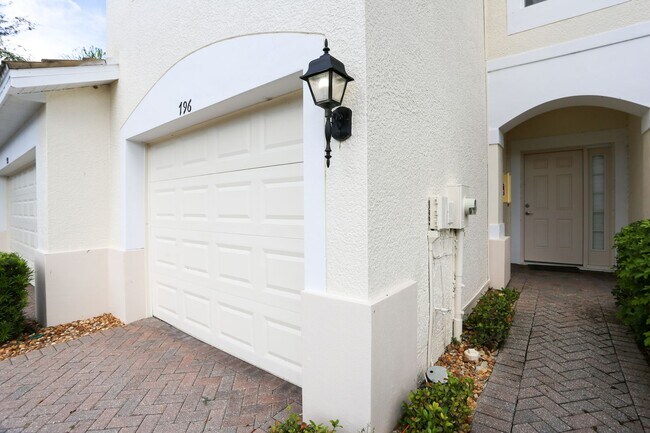 Building Photo - **ANNUAL RENTAL ** STRATFORD PLACE 3 BEDRO...