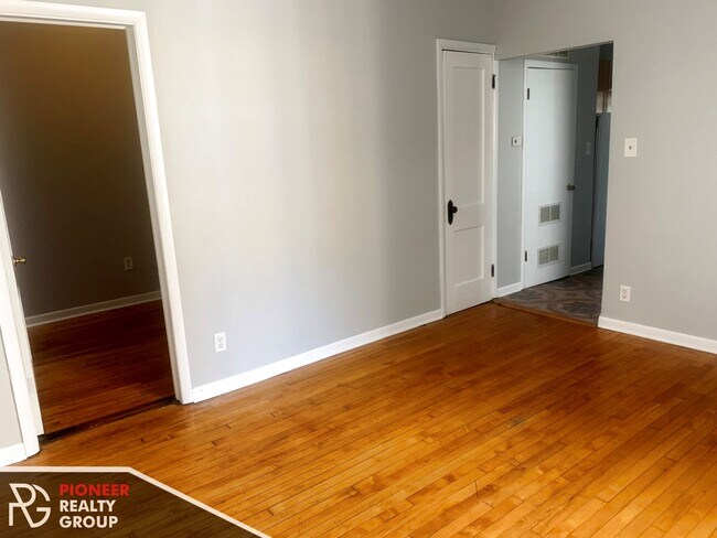 Foto del edificio - 1422 N Maplewood Ave