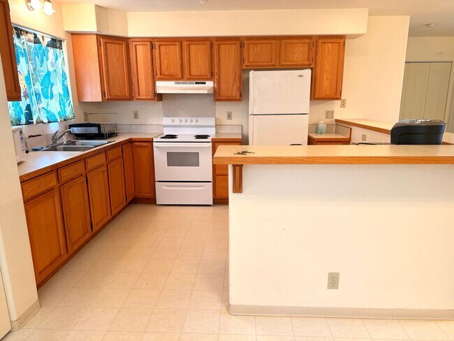 Building Photo - Charming and Furnished 2-Bedroom Rental Ho...