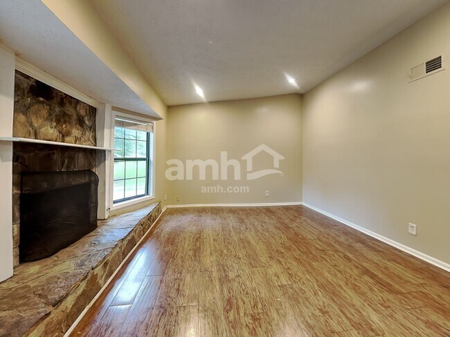 Foto del edificio - 3182 Fireplace Trl
