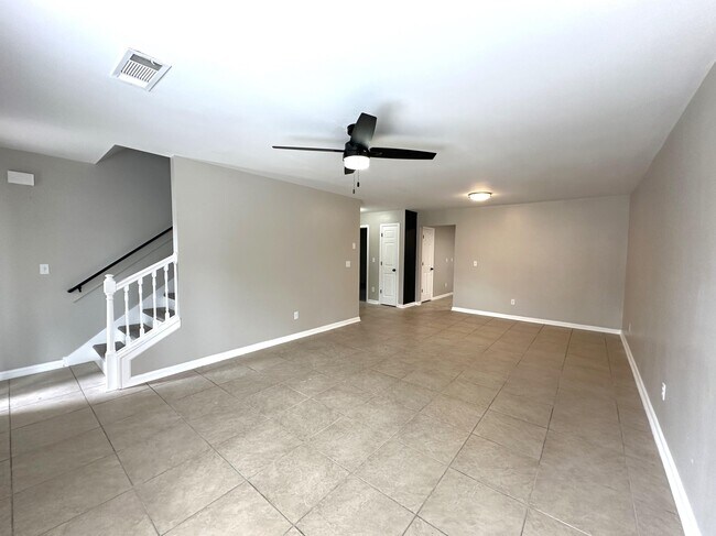 Building Photo - 329 Dahlquist Dr