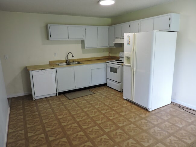 Building Photo - 508 Pinegrove Ave