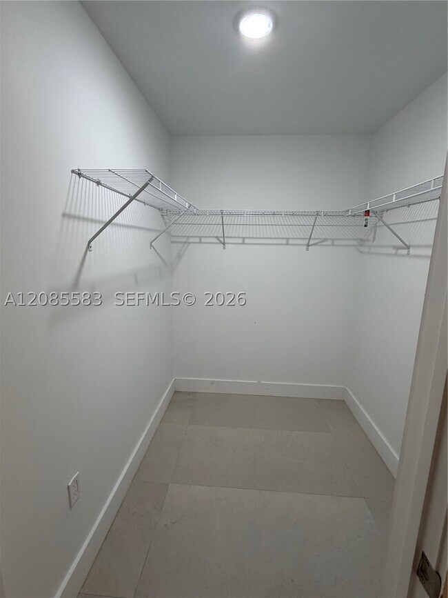 Foto del edificio - 2641 NW 24th Ct