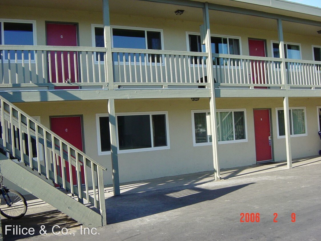 Foto principal - 8101 Forest St