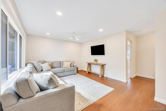 Foto del edificio - 234A Springmeadow Dr
