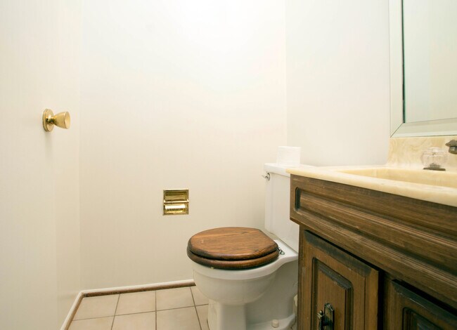 Powder Room - 5057 Shirley Ave