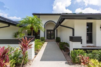 Building Photo - 2281 Seaford Dr