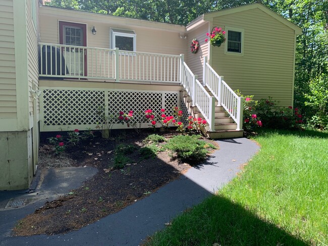 Private entry - 24 Lockwood Dr