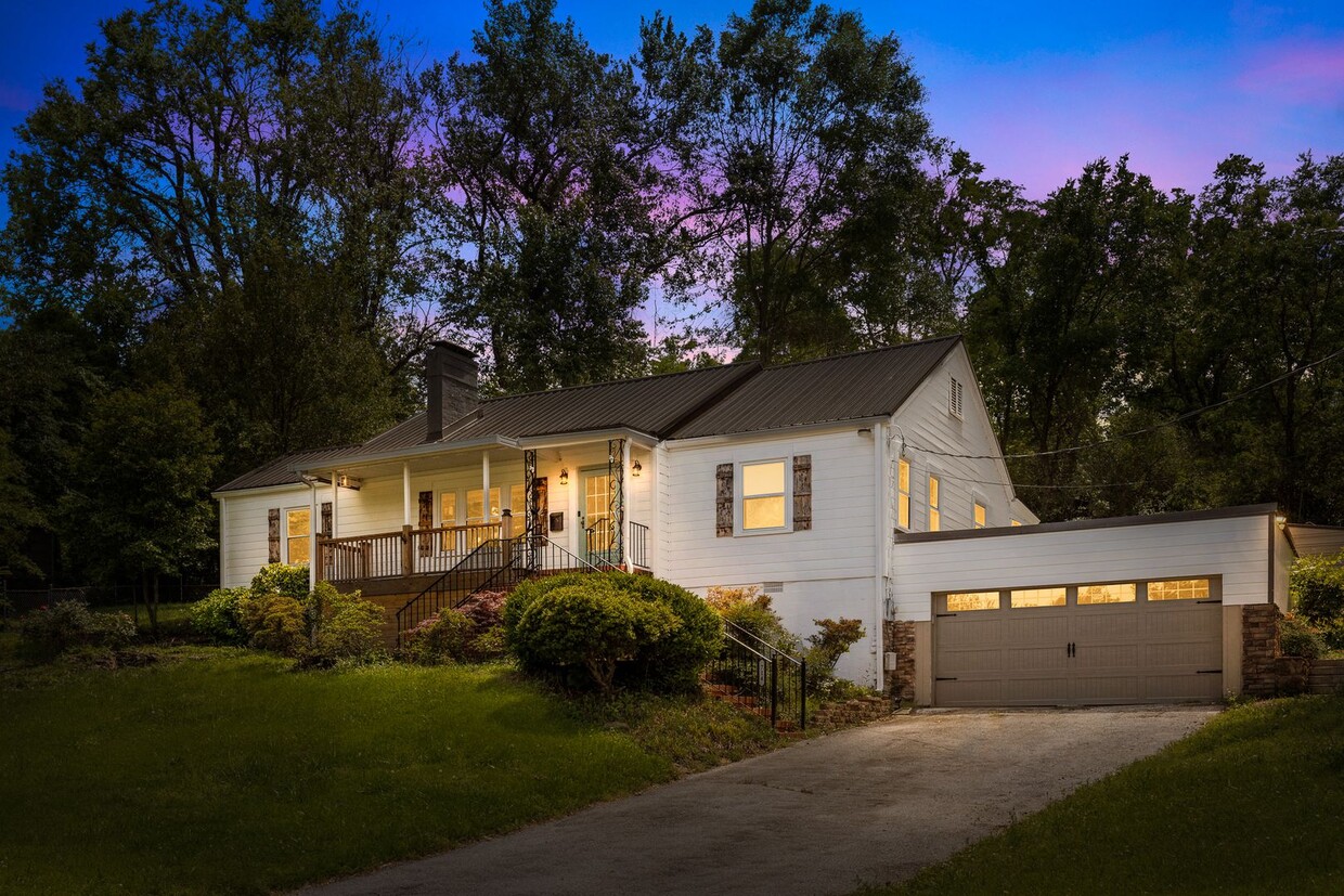 Foto principal - Beautifully Renovated 3 Bedroom 2.5 Bath H...