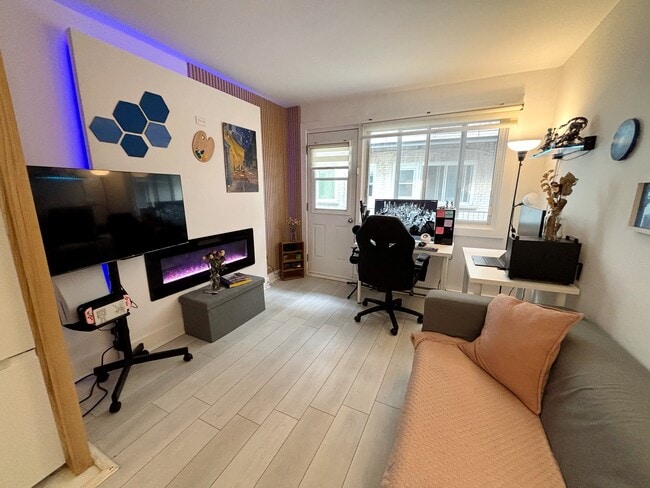 Building Photo - 7320 Christophe-Colomb