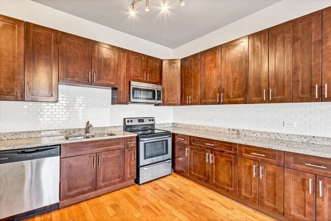 Foto del edificio - 5713 N Kenmore Ave