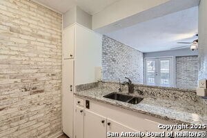 Foto del edificio - 8030 Broadway St