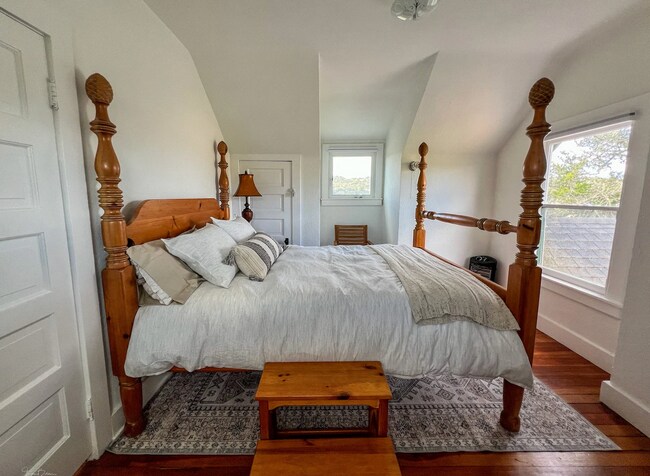Foto del edificio - Fully Furnished 3 Bed/2 Ba + Bonus Room House