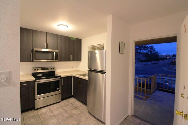 Foto del edificio - 5200 Carousel Dr