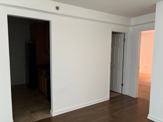 Foto del edificio - 1919 S Wolf Rd