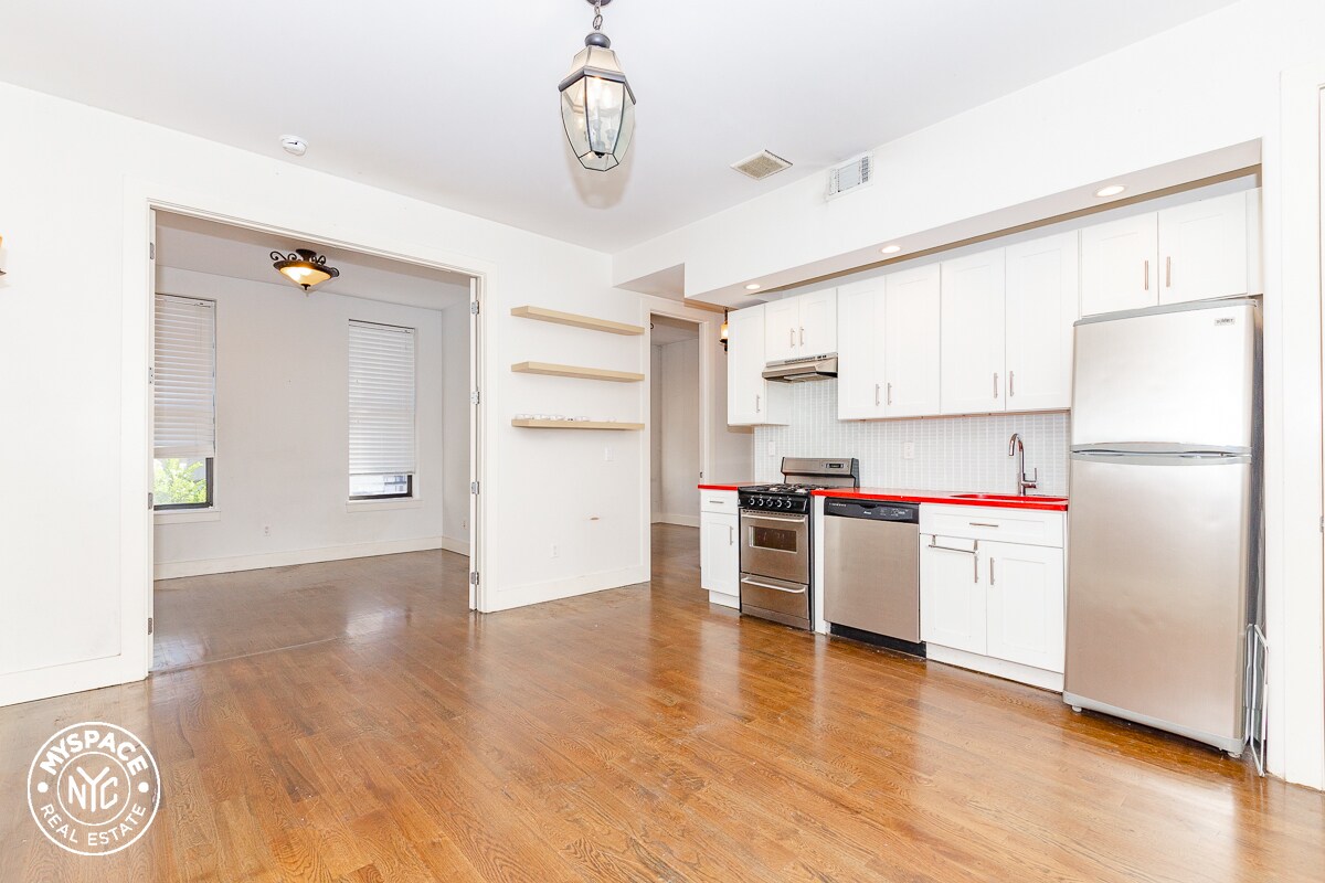 Primary Photo - 733 Dekalb Ave