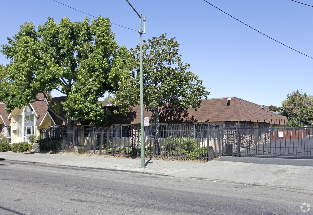 Primary Photo - Hugh Taylor House