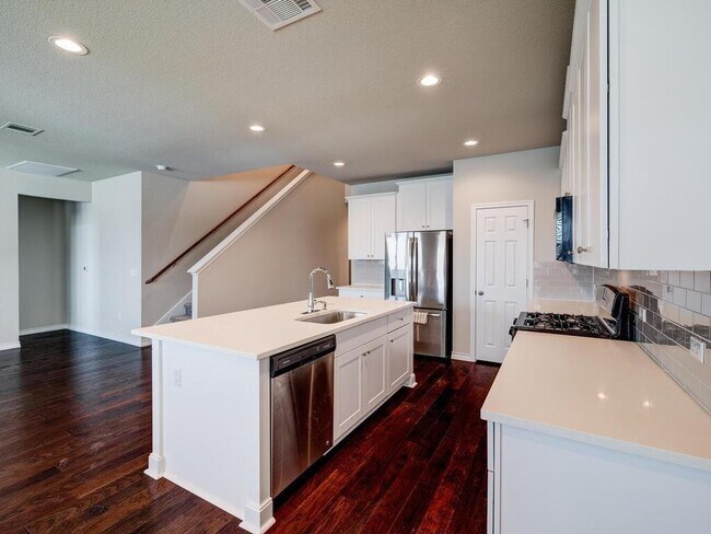 Building Photo - 5808 Daly Dr