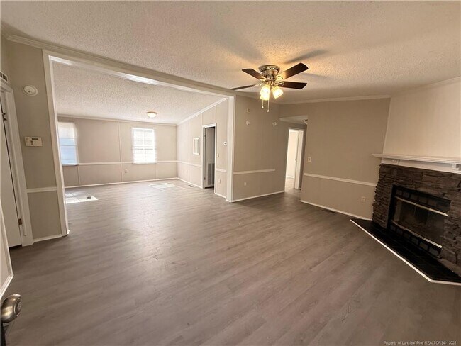 Foto del edificio - 150 Travis Dr