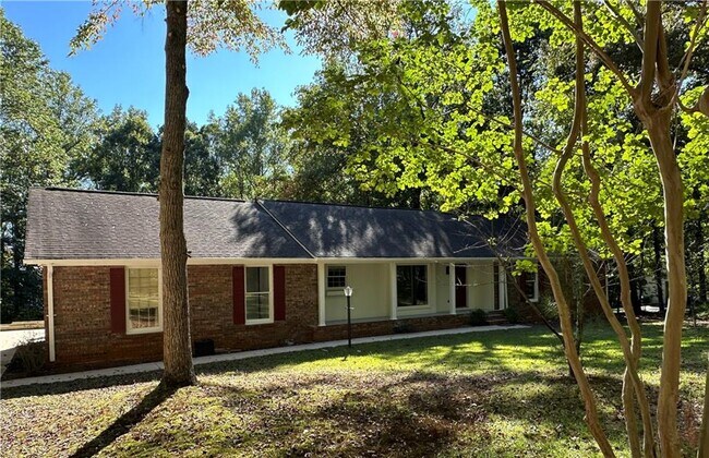 Building Photo - 705 Spring Valley Dr