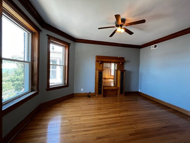 Building Photo - 2207 N Springfield Ave