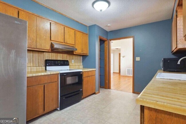 Building Photo - 1240 Ashbrook Dr NW