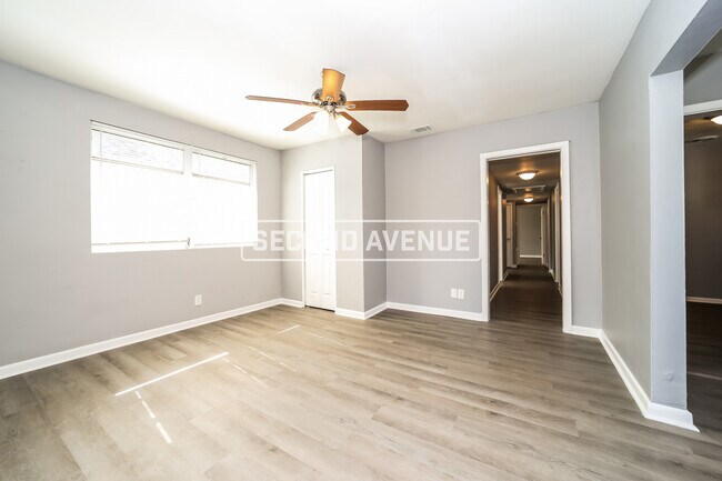 Foto del edificio - 1556 W 2nd St