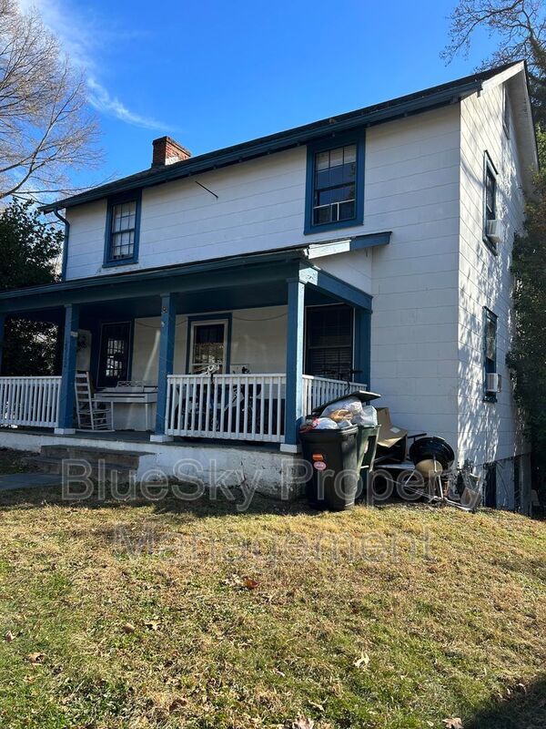Foto del edificio - 1912 Stadium Rd