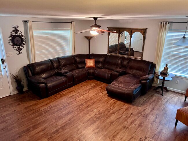 Foto del edificio - 271 Countryshire Dr