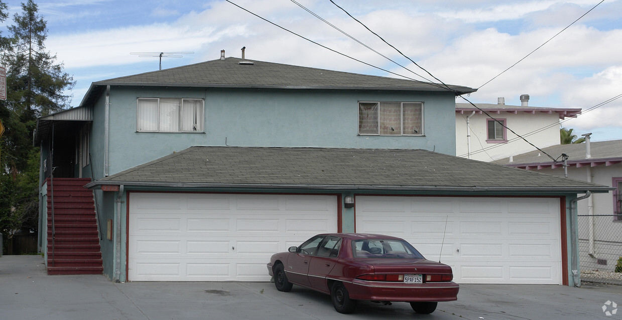 Foto principal - 5025 Fairfax Ave
