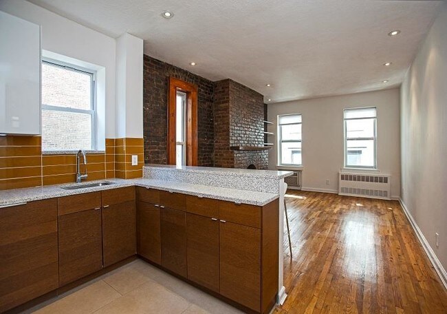 Building Photo - 255 W 22nd St