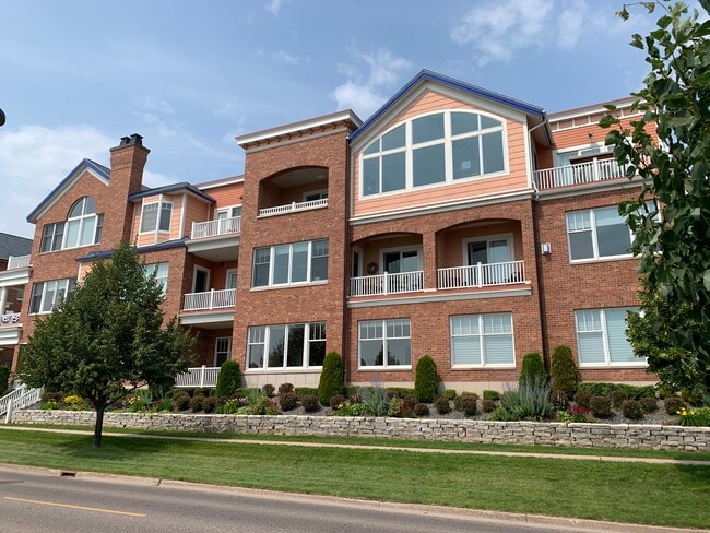 Building Photo - 540 S Lakeshore Blvd