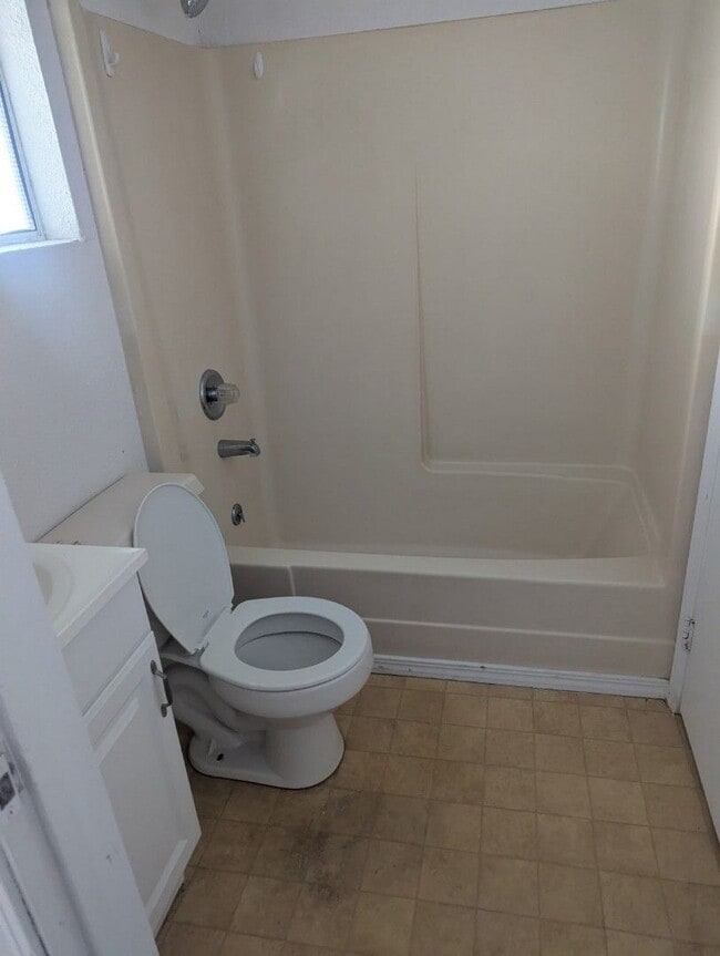 Building Photo - Arrowhead