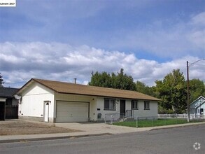 Building Photo - 250 Hall St