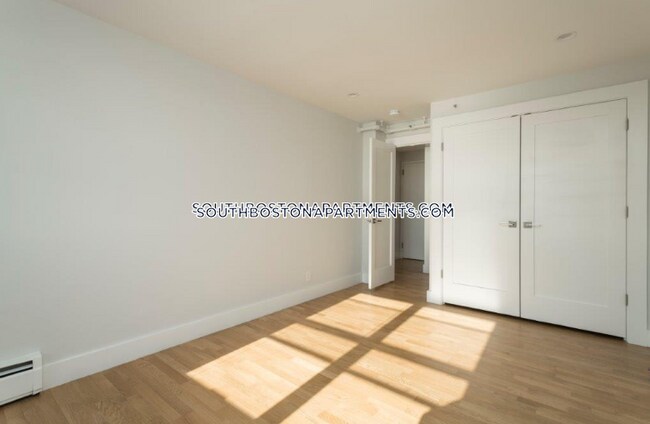 Building Photo - 1410 Columbia Rd