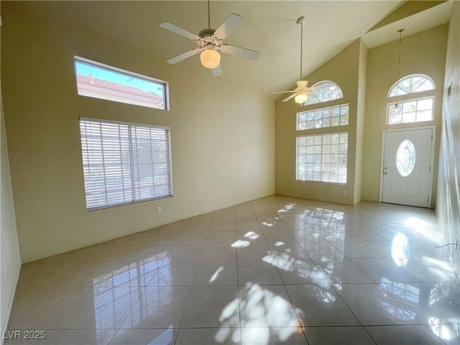 Foto del edificio - 2104 Mountain Echo Ave