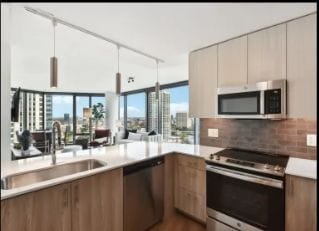 Building Photo - 350 N Canal St