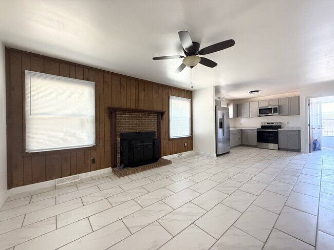 Foto del edificio - 7008 Crossridge Rd