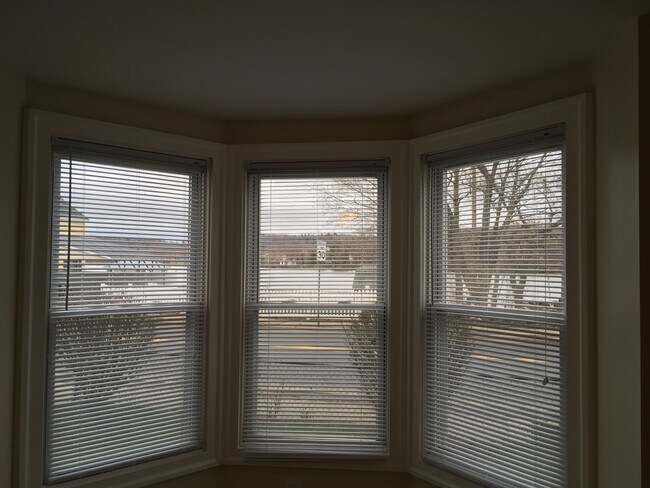 Building Photo - 799 Hudson Ave